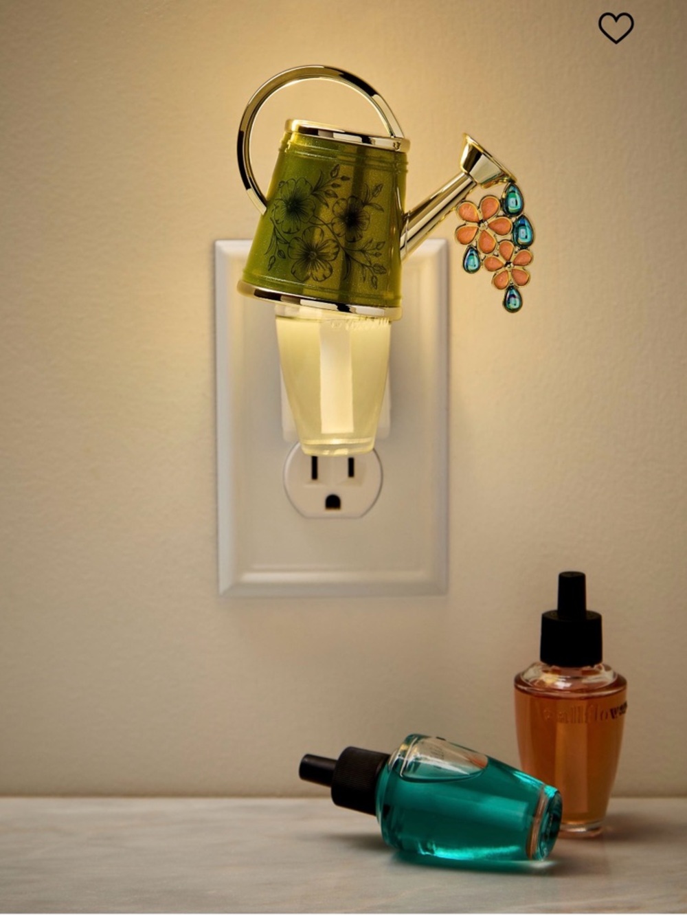 Bath & Body Works Watering Can Scent
Control Nightlight Fragrance Plug